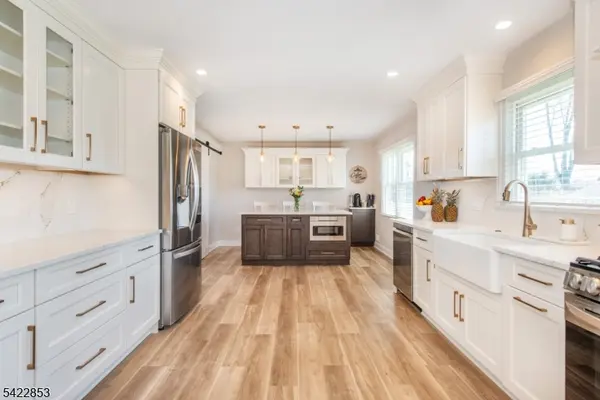 15 Green Meadows Rd, Fairfield Twp., NJ 07004