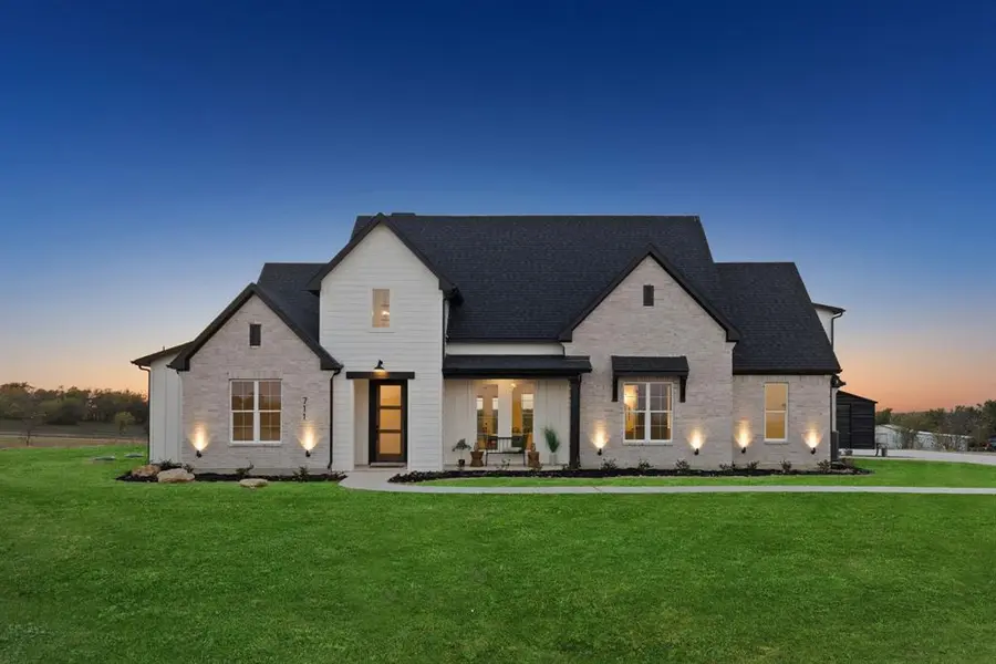 711 Hummingbird Lane, Justin, TX 76247