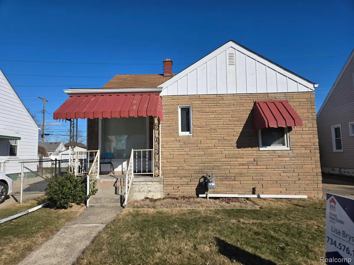 2069 11th ST, Wyandotte, MI 48192