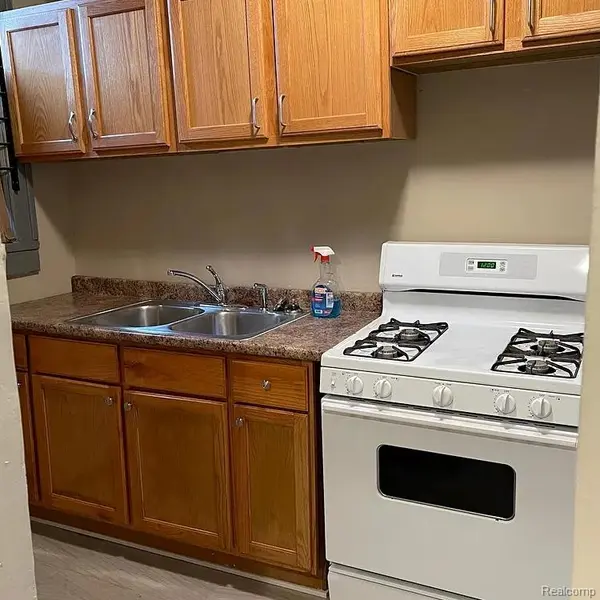 2911 GLENDALE ST, Detroit, MI 48238