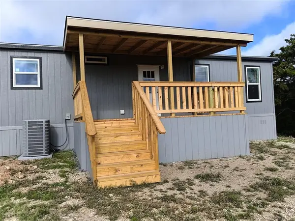 700 Woodhaven Drive, Springtown, TX 76082