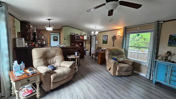 820 Ports O Call Drive, Granbury, TX 76048