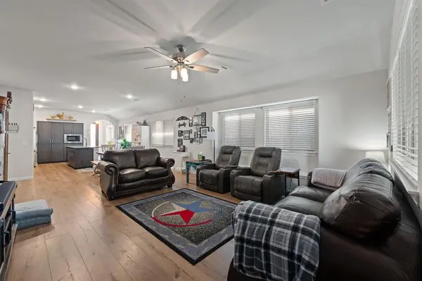 1160 Country Glen Drive, Godley, TX 76044