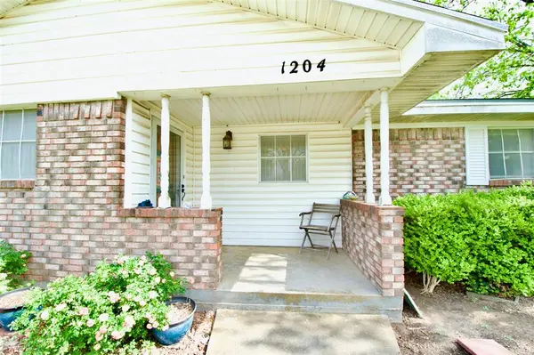 1204 W 21st Street, Clifton, TX 76634