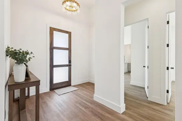 711 Hummingbird Lane, Justin, TX 76247