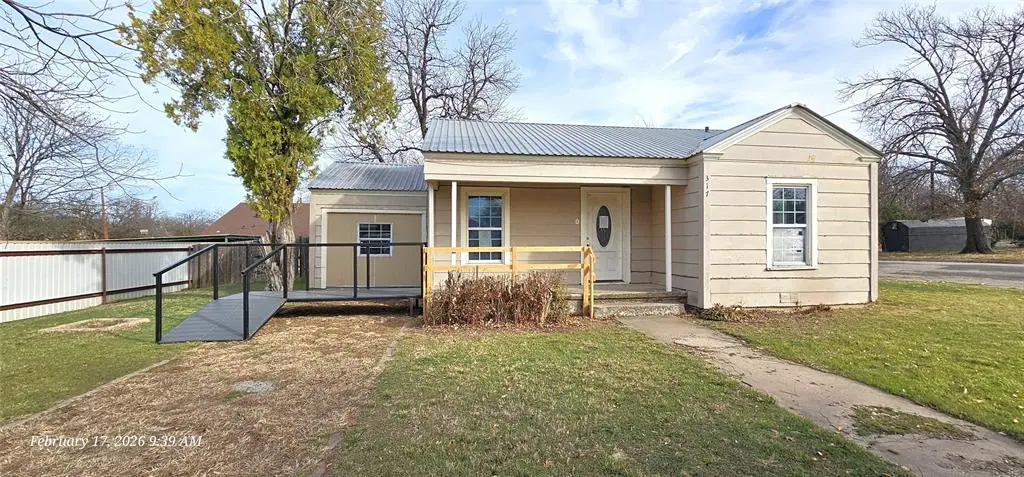 317 E 10th Street, Coleman, TX 76834