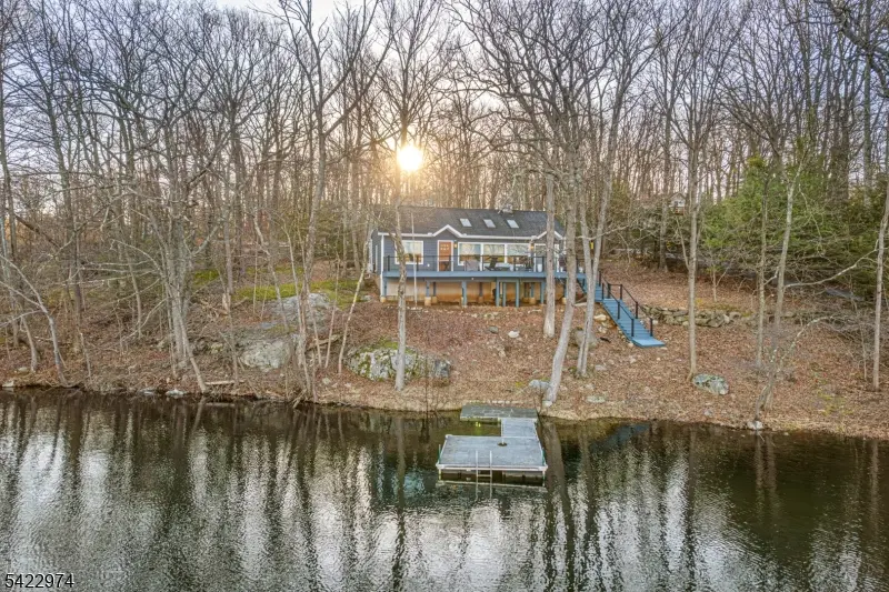 361 E Lakeshore Dr, Vernon Twp., NJ 07422