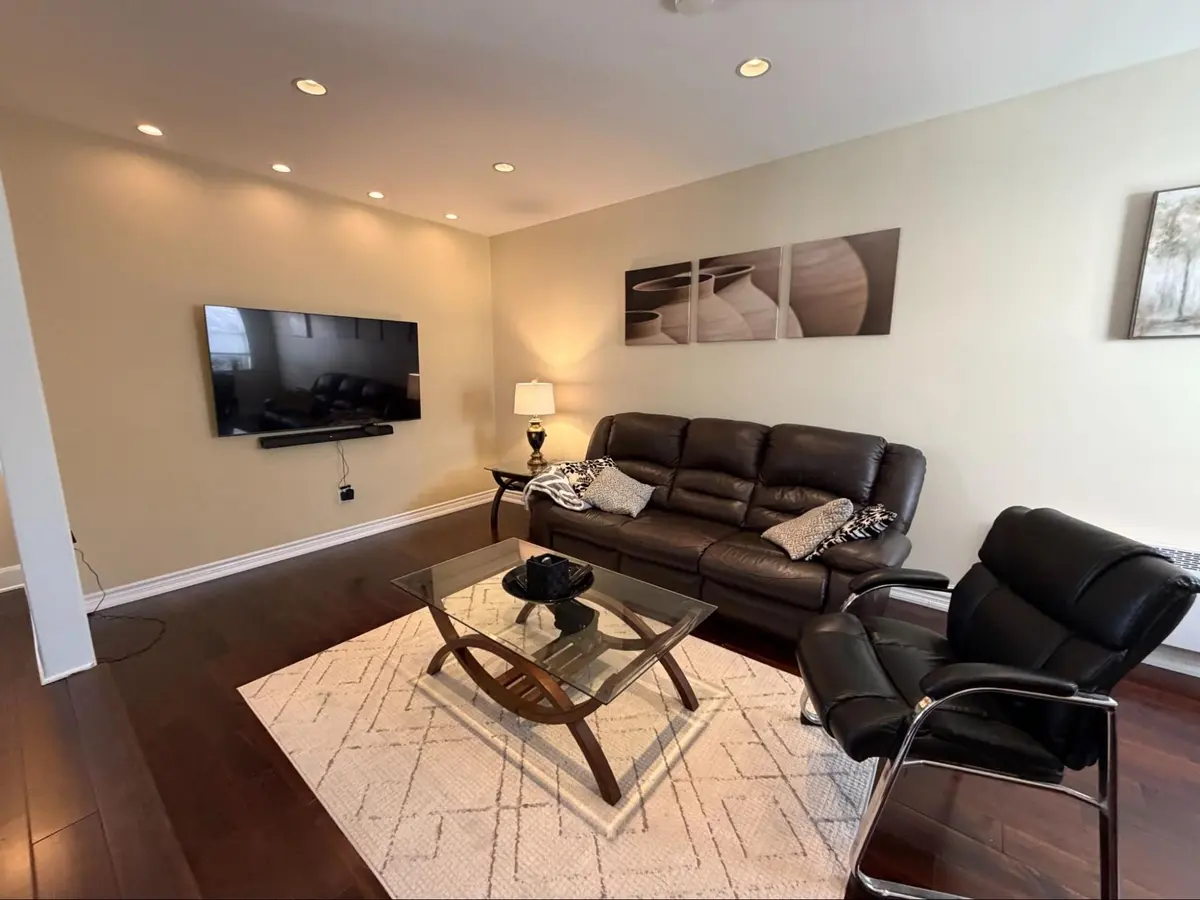 2603 Bromsgrove RD, Mississauga, ON L5J 1M1