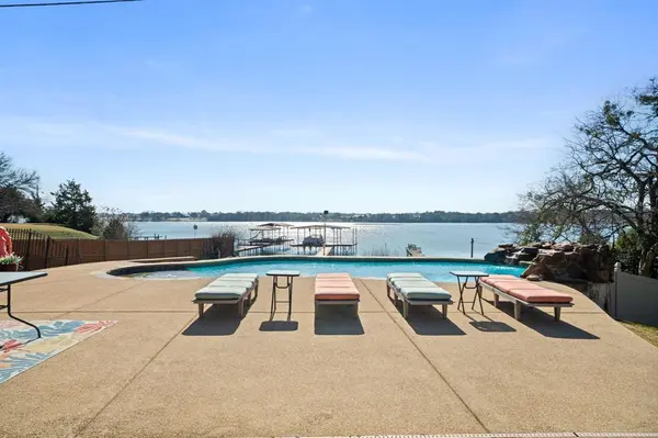 155 Lakeshore Drive, Waxahachie, TX 75165