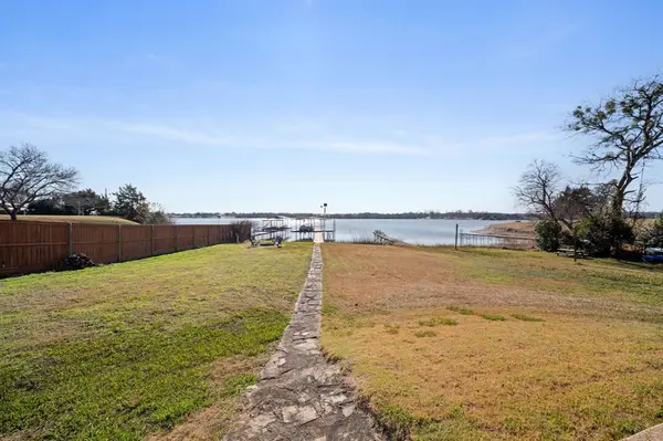 155 Lakeshore Drive, Waxahachie, TX 75165