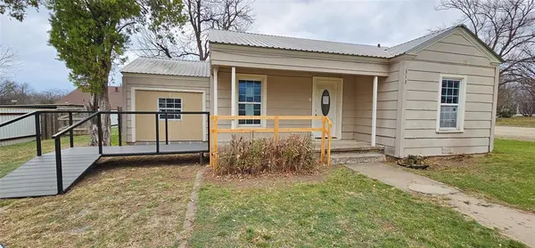 317 E 10th Street, Coleman, TX 76834