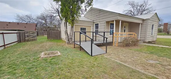317 E 10th Street, Coleman, TX 76834