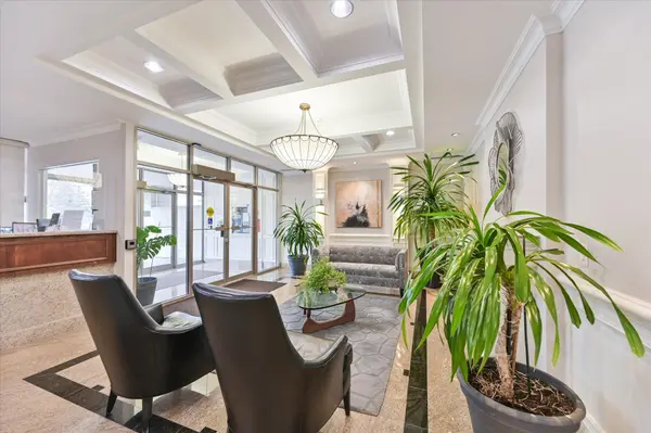 130 Pond DR #302, Markham, ON L3T 7W5