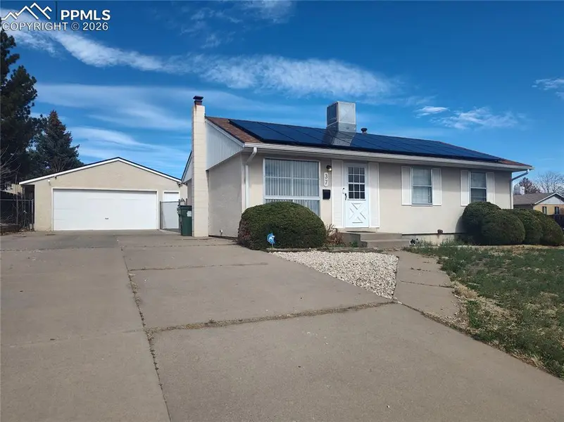 37 Massari RD, Pueblo, CO 81001