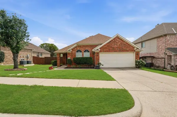 5504 Thornberry Drive, Fort Worth, TX 76137