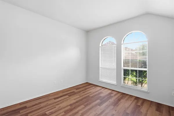 5504 Thornberry Drive, Fort Worth, TX 76137