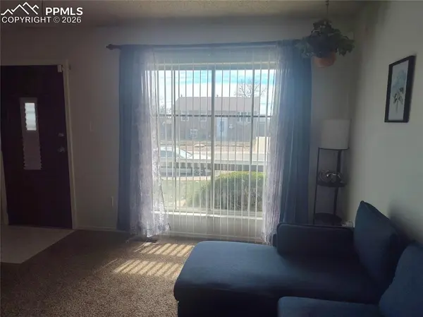 37 Massari RD, Pueblo, CO 81001