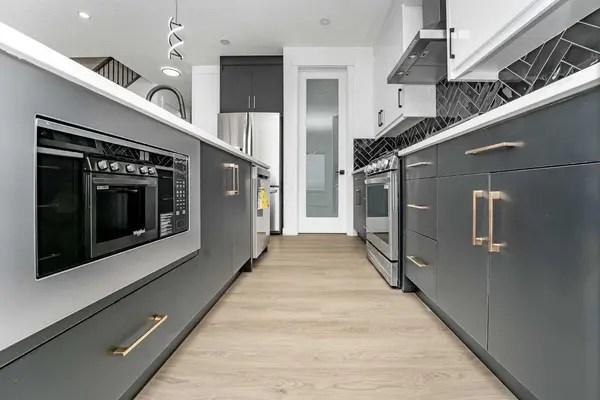 182 Lakewood CRES, Strathmore, AB T0J 1Y0