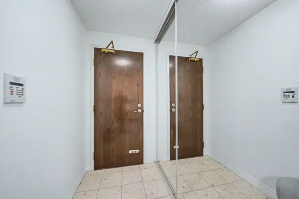 18 Spring Garden AVE #802, Toronto C14, ON M2N 7M2