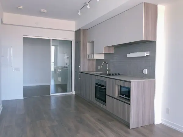 898 Portage Pkwy #5108, Vaughan, ON L4K 0J6