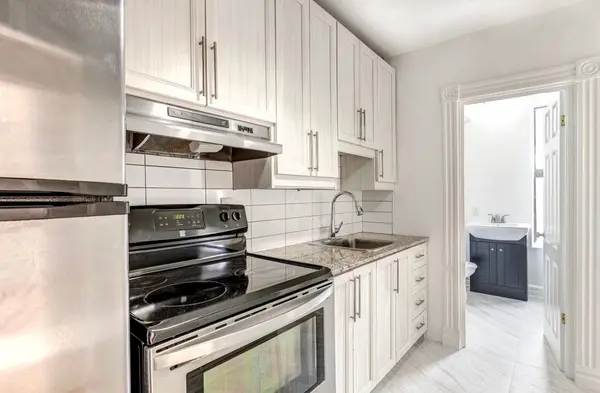 299 Pacific AVE #4, Toronto W02, ON M6P 2P8