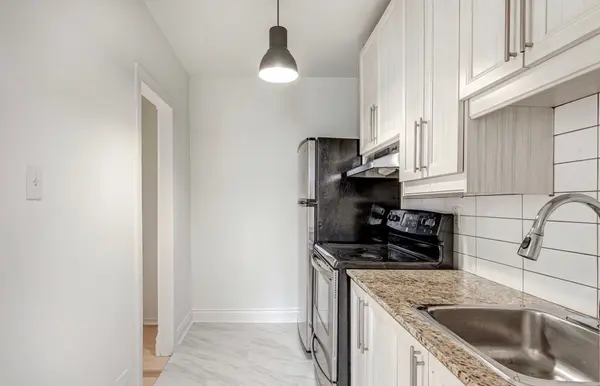 299 Pacific AVE #4, Toronto W02, ON M6P 2P8