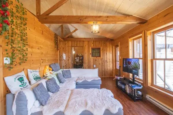 2335 Calabogie RD, Greater Madawaska, ON K0J 1G0