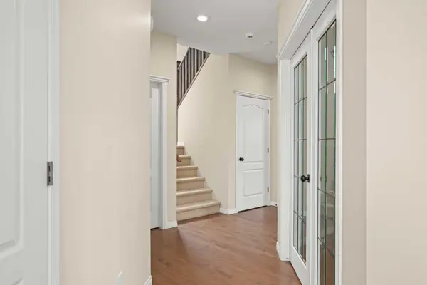 29 Royal Birkdale DR NW, Calgary, AB T3G 5C7