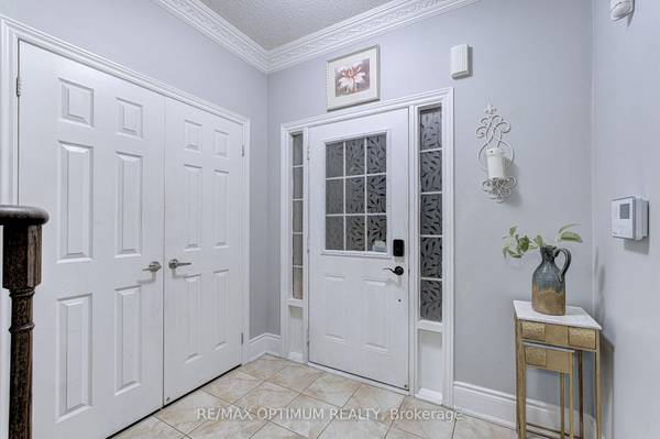 19 Teal Crest CIR, Brampton, ON L6X 2Z6