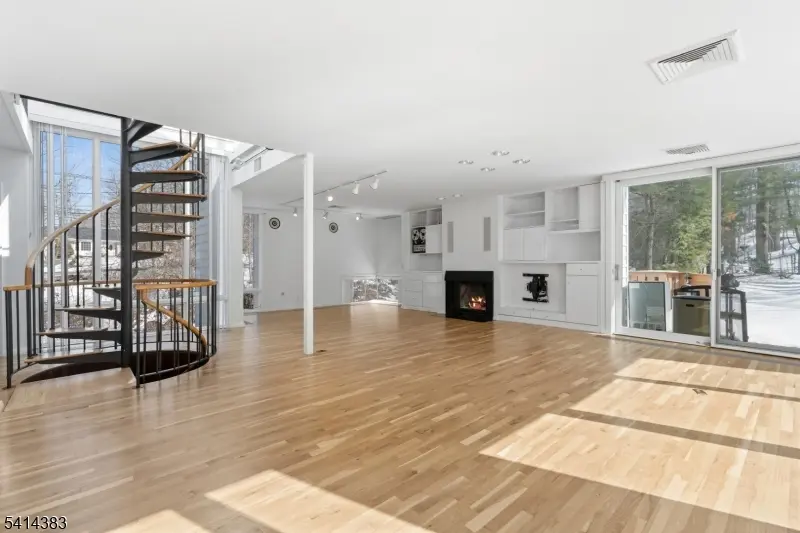 2 Old Mill Rd, North Caldwell Boro, NJ 07006