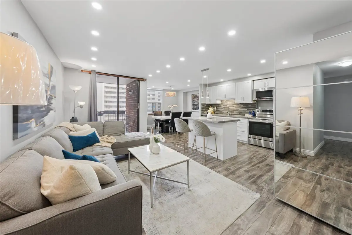 90 Ling RD #907, Toronto E10, ON M1E 4Y3