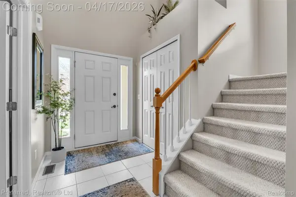 8560 Vista CT, Westland, MI 48185