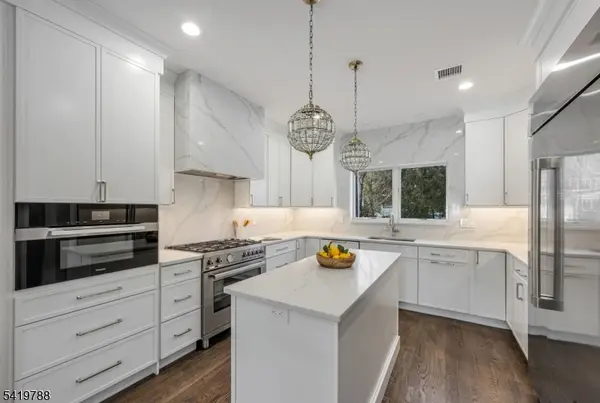 35 Lloyd Rd, Hohokus Boro, NJ 07423