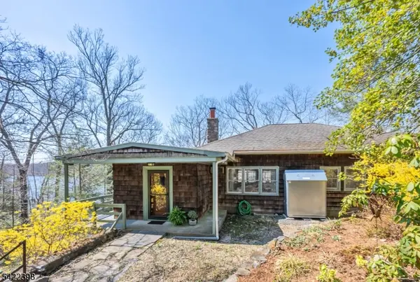 27 Middle Road, Bloomingdale Boro, NJ 07403