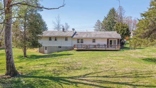 7 Charles Rd, Holland Twp., NJ 08848