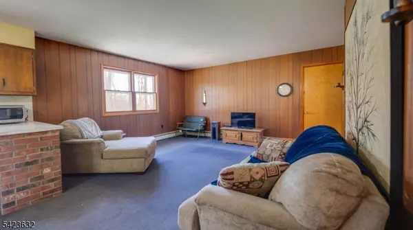 7 Charles Rd, Holland Twp., NJ 08848