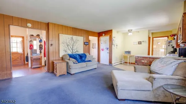 7 Charles Rd, Holland Twp., NJ 08848