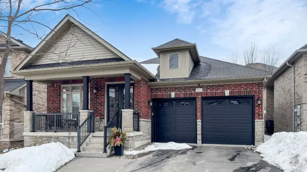 492 Kwapis BLVD, Newmarket, ON L3X 3K6