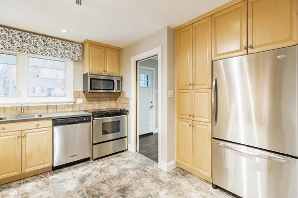 15 Davidson ST, Barrie, ON L4M 3R9