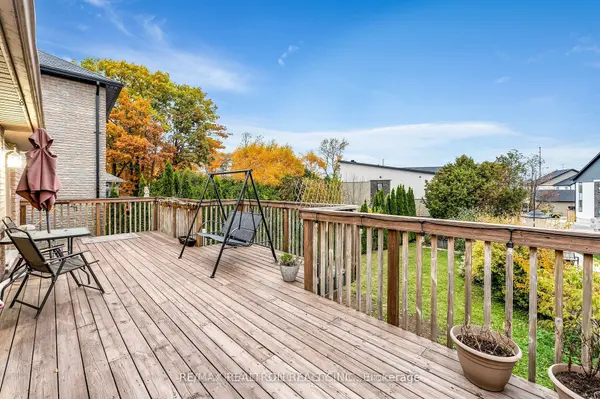 7 Margaret DR, Barrie, ON L4M 6Y7