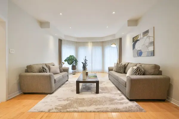 1980 Calgary CT, Mississauga, ON L5H 4J1