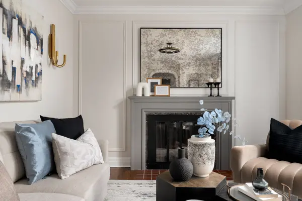 2184 Guthrie LN, Mississauga, ON L4Y 1W9