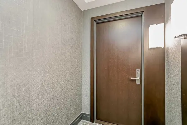 55 Speers RD #205, Oakville, ON L6K 3R6