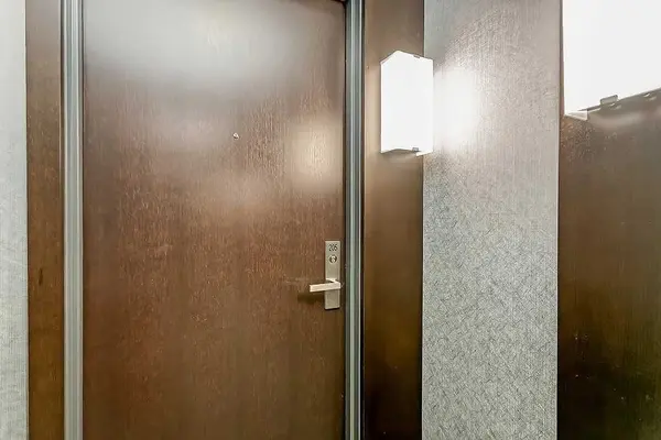 55 Speers RD #205, Oakville, ON L6K 3R6