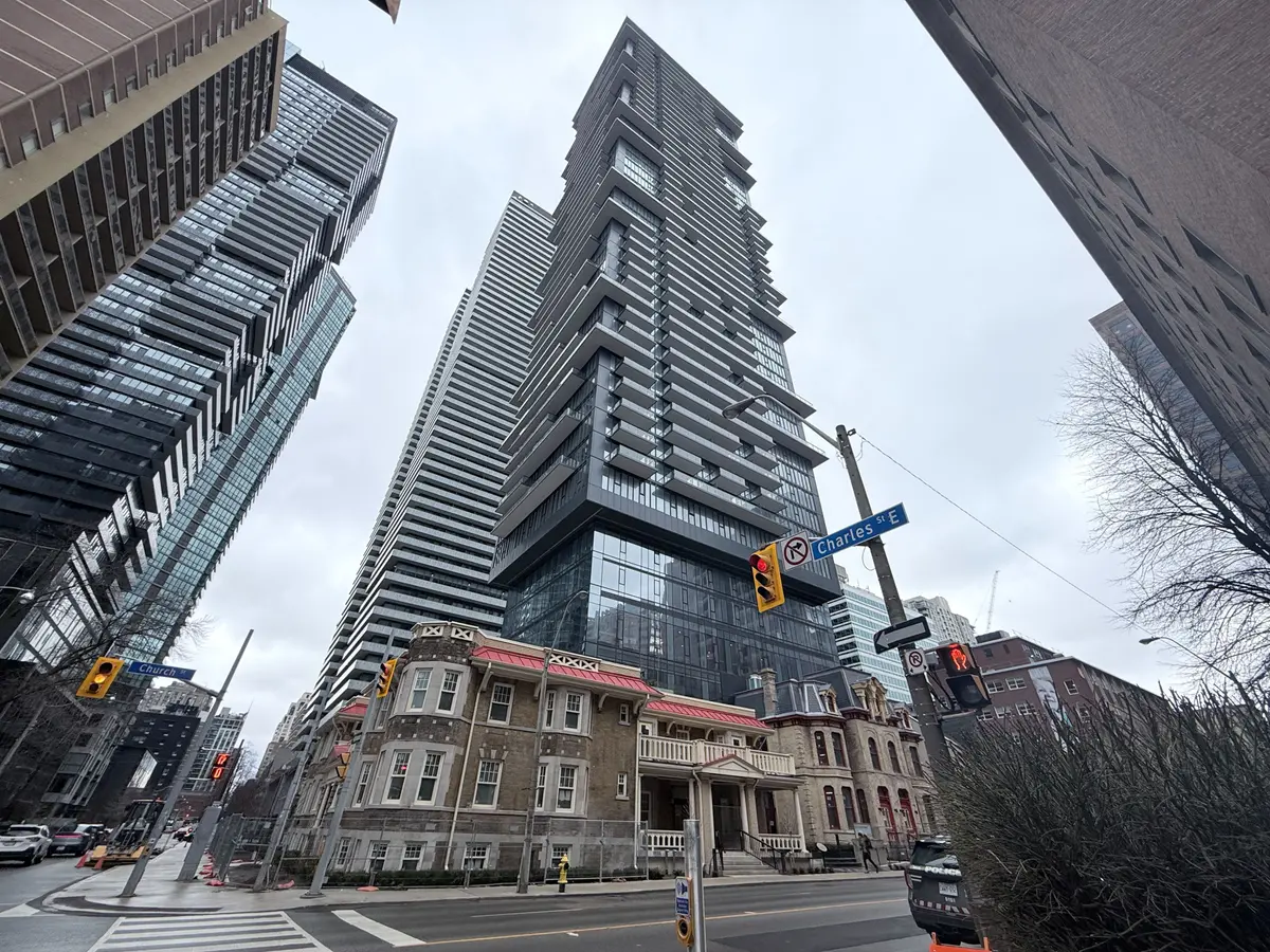 634 Church ST #2702, Toronto C08, ON M4Y 0G9