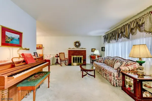 30 Perrin Dr, Wayne Twp., NJ 07470