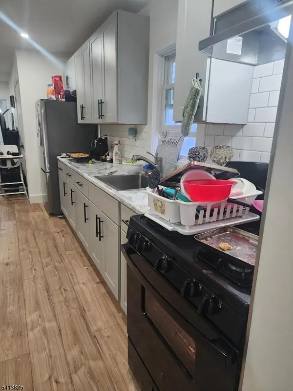 51 Geneva St, Elizabeth City, NJ 07206