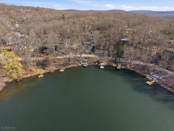 51 Lakeside Dr, Vernon Twp., NJ 07422