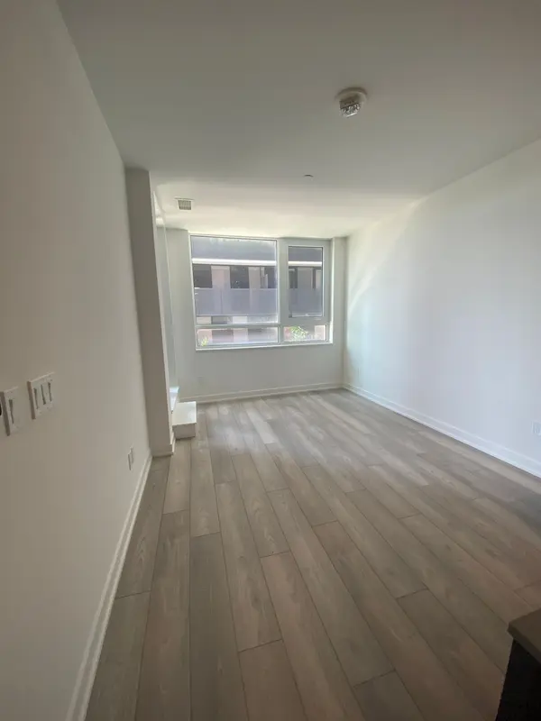 8 Tippett RD #217, Toronto C06, ON M3H 0E7