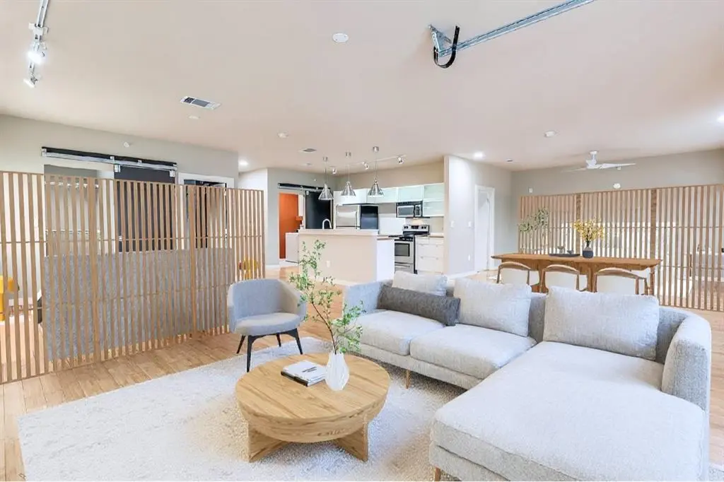 1111 S Akard Street #300, Dallas, TX 75215